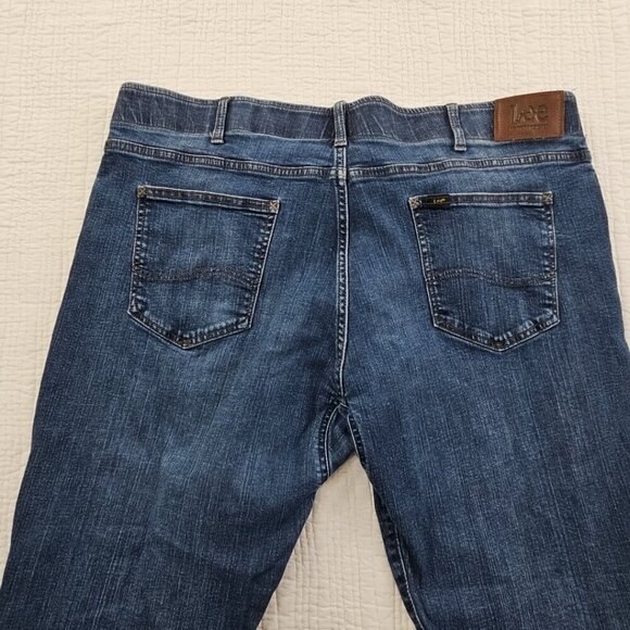 Lee Jeans Men's 42x30 Extreme Motion Tapered Leg Medium Wash Straight Fit EUC - Picture 13 of 16